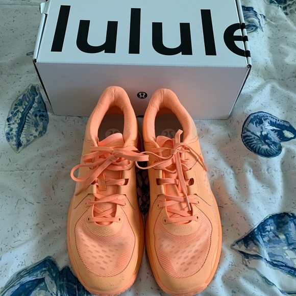 lululemon athletica Shoes - EUC Lululemon athletica Women's Strongfeel training shoes